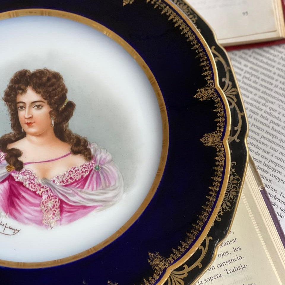 Composição de Pratos &amp; Xícara para chá