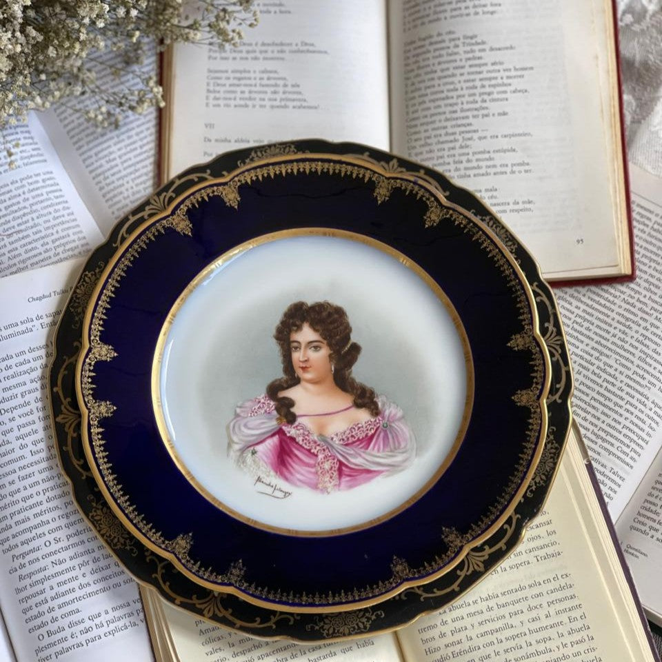 Composição de Pratos &amp; Xícara para chá